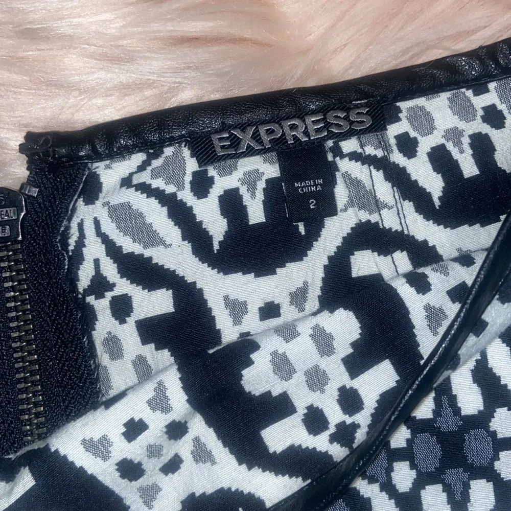 Skirt size 2 from Express - Picture 3 of 4